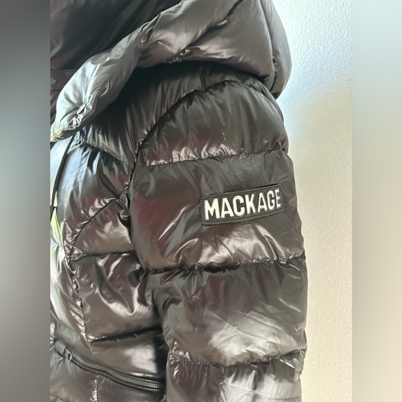 Mackage Madalyn Lustrous Down V Jacket Black - Picture 4 of 14